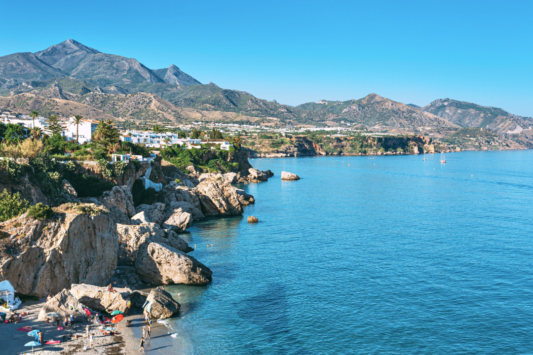 https://www.cumbrevillas.com/img/containers/assets/local-area/Nerja%20-%20Beach.jpg/0324685530dc47a5e8eacba2125fab46.jpg